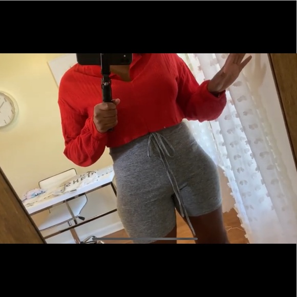 ✨MAKE AN OFFER‼️ Mid-Drift Top ❤️ - Picture 3 of 7